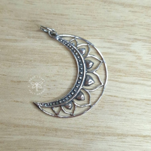 Pingente Prata 925 Envelhecida Lua detalhada Bali 28mm