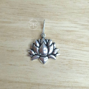 Pingente Prata 925 flor de lótus envelhecida